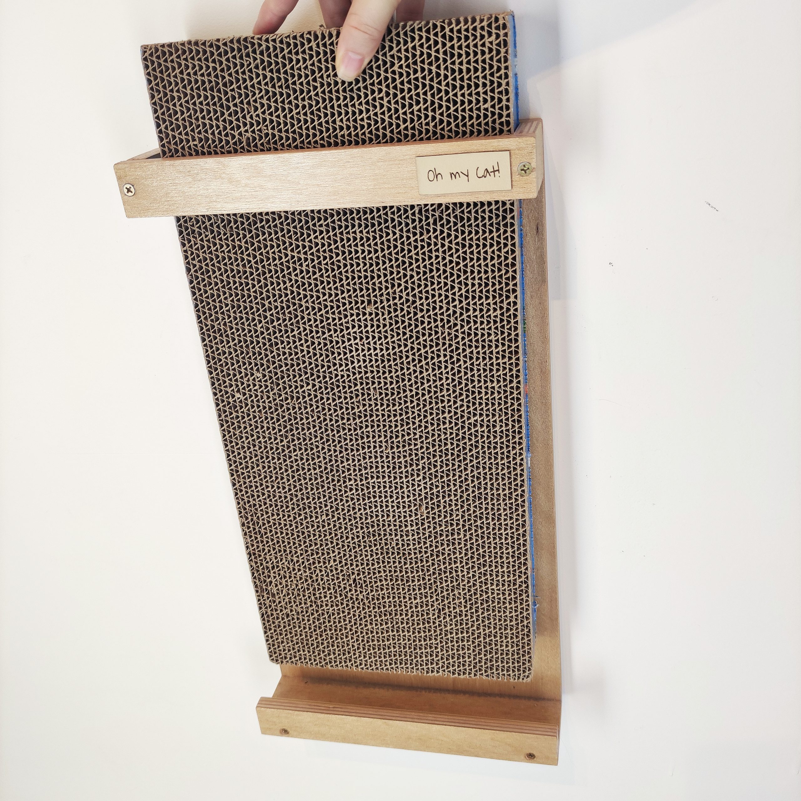 Rascador de cartón con soporte de madera - Imagen 2